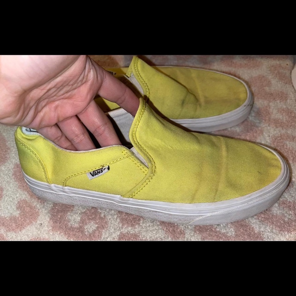 Vans neon yellow need cleaning 
Women’s 8.5